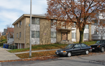 1004 E Pleasant St in Milwaukee, WI - Building Photo - Building Photo