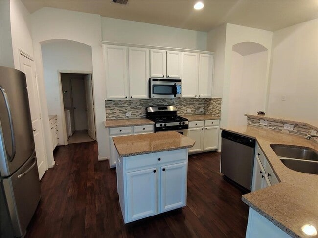 3122 Crescent Oaks Park Ln