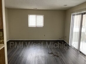 6063 In the Pines Dr SE in Grand Rapids, MI - Building Photo - Building Photo
