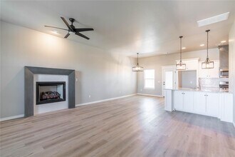 652 Laurel Grv in Washington, OK - Building Photo - Building Photo