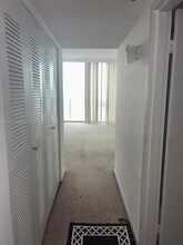 7601 E Treasure Dr, Unit PH 112 in North Bay Village, FL - Foto de edificio - Building Photo