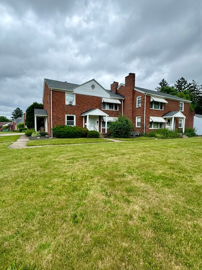 property at 923 Dickson Pky