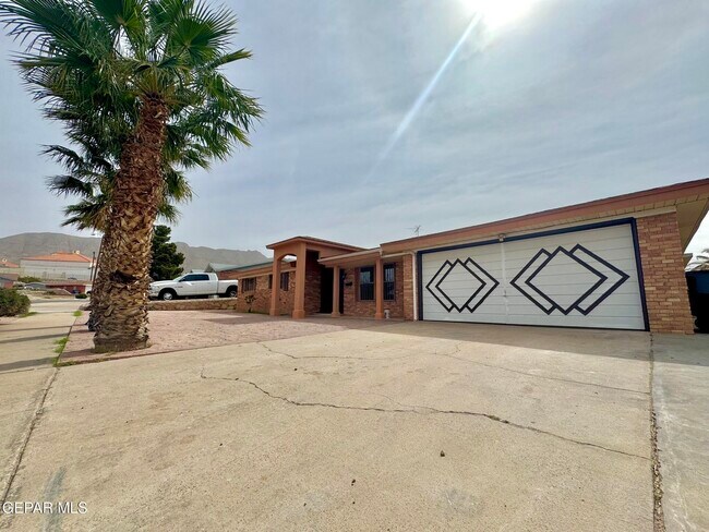 142 Clairemont Rd in El Paso, TX - Building Photo - Building Photo
