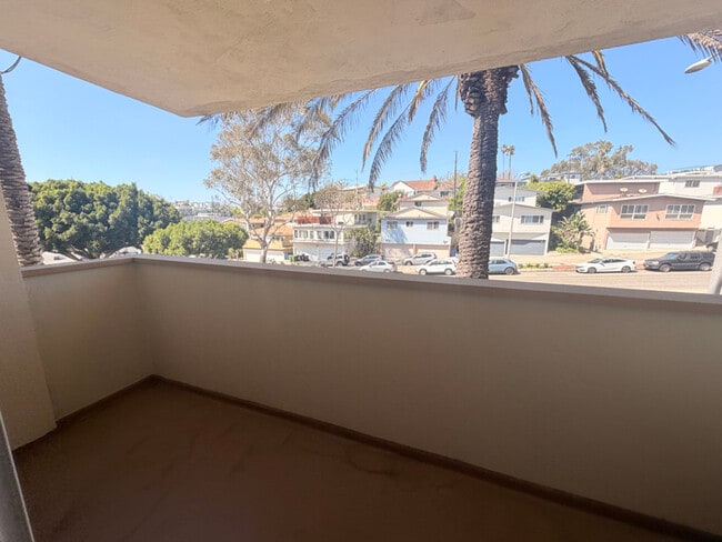 8306 W Manchester Ave, Unit 14 in Los Angeles, CA - Foto de edificio - Building Photo