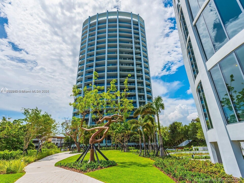 2831 S Bayshore Dr in Miami, FL - Building Photo