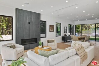 12700 Montana Ave in Los Angeles, CA - Building Photo - Building Photo
