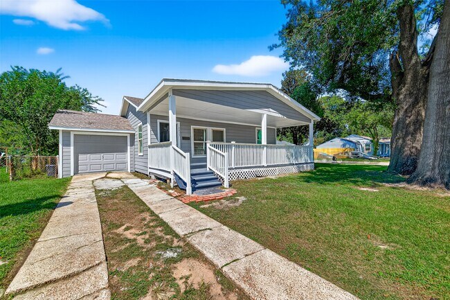 2217 10th St in Galena Park, TX - Building Photo - Building Photo