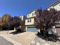 5925 Almandine Dr in Reno, NV - Foto de edificio - Building Photo