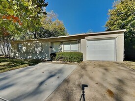 2925 Caribbean Dr in Mesquite, TX - Building Photo