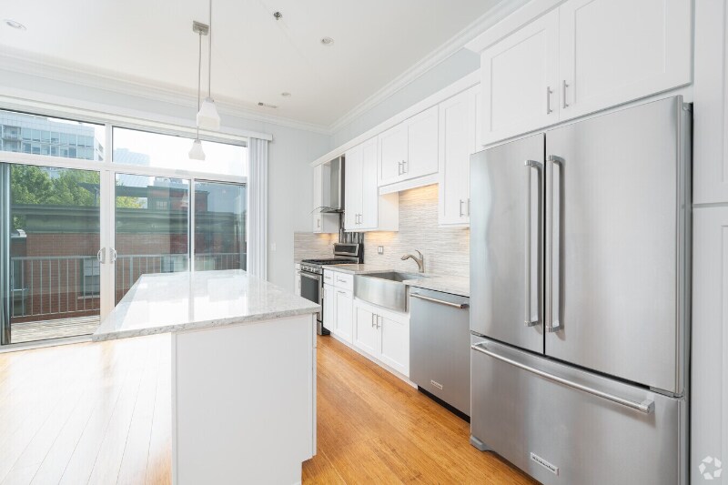 1046 W Monroe St in Chicago, IL - Building Photo