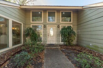 16022 Spinnaker Dr in Crosby, TX - Building Photo - Building Photo