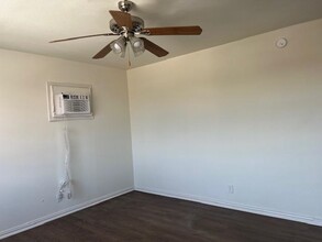 1303 E Eistetter St in Laredo, TX - Building Photo - Building Photo