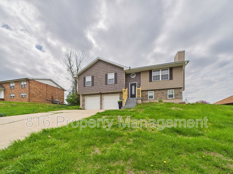 903 Summit Rd in Knob Noster, MO - Building Photo