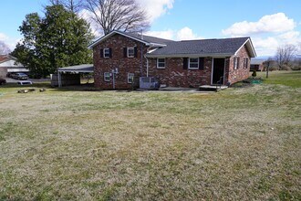 942 Mildred Dr in Alcoa, TN - Building Photo - Building Photo