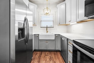 Somerset Parc in Saltillo, MS - Building Photo