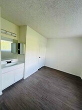 4688 Huntington Dr S in Los Angeles, CA - Building Photo - Building Photo