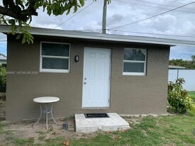 19121 NE Miami Ct in Miami, FL - Building Photo