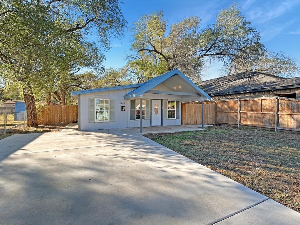 2309 20th St in Lubbock, TX - Building Photo