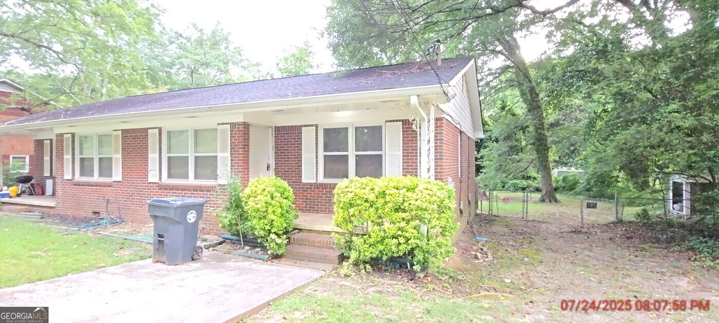 221 Williamson Mill Rd in Jonesboro, GA - Building Photo