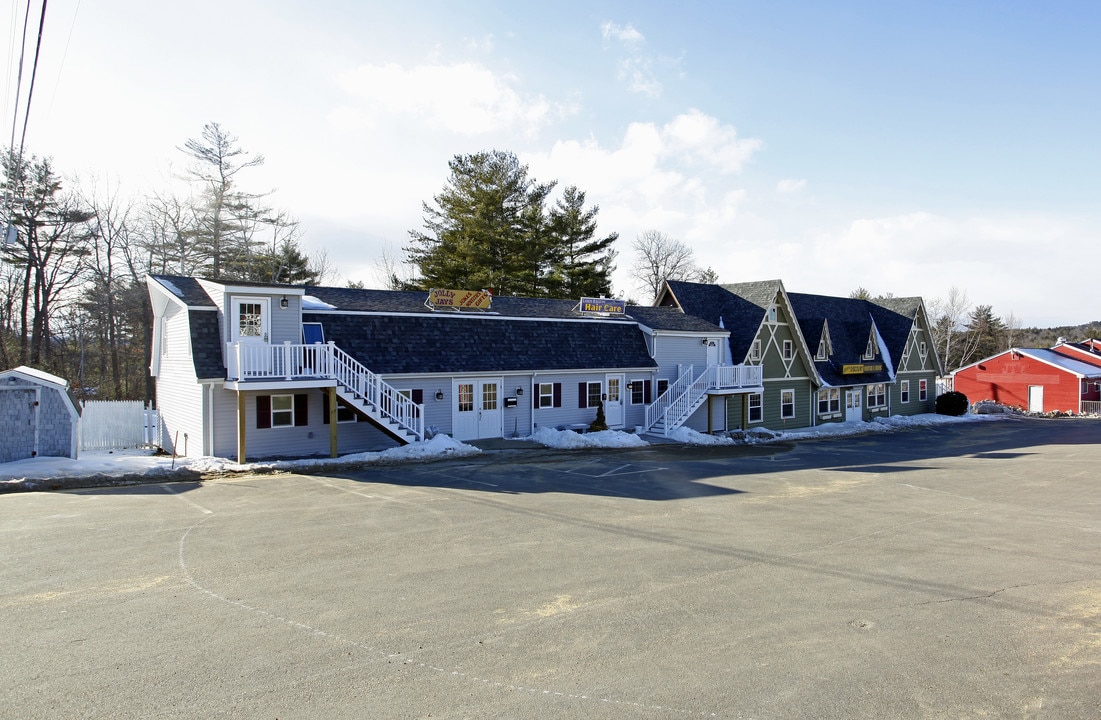 588 Endicott St in Laconia, NH - Building Photo