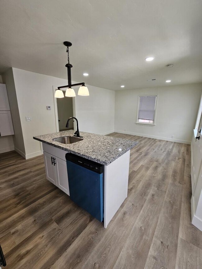 7755 S Chapel St in Midvale, UT - Building Photo - Building Photo