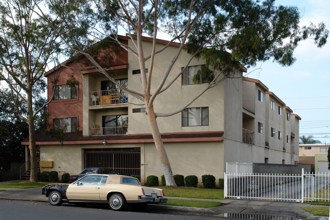 917 S Kenwood Ave in Inglewood, CA - Building Photo