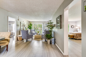 Sun City Gardens - 55+ Senior Apartments in Menifee, CA - Foto de edificio - Building Photo