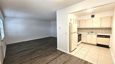 13450 SW 3rd St, Unit 415D in Pembroke Pines, FL - Building Photo - Building Photo
