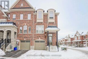 94 Mack Clement Ln in Richmond Hill, ON - Building Photo