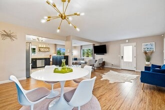 2525 N Cerritos Rd in Palm Springs, CA - Building Photo - Building Photo