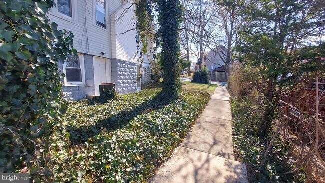 228 Manor Cir in Takoma Park, MD - Building Photo - Building Photo