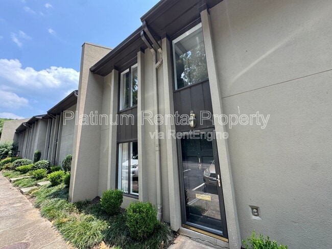 17 Ivy Trail NE in Atlanta, GA - Building Photo - Building Photo