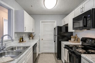 Forest Glen in Austell, GA - Building Photo