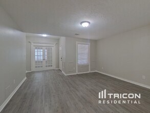 729 Forest Ln Dr in Conroe, TX - Foto de edificio - Building Photo