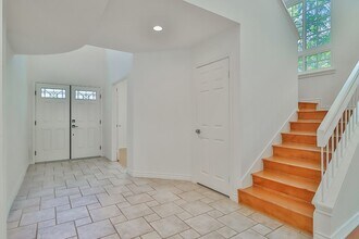 2086 Glastonbury Rd in Westlake Village, CA - Building Photo - Building Photo