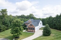 13201 Silverdust Ln in Chester, VA - Foto de edificio - Building Photo