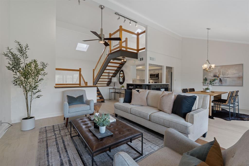 1821 Westlake Dr in Austin, TX - Building Photo