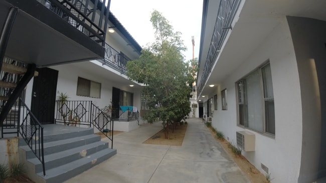 750 Hayworth Ave in Los Angeles, CA - Foto de edificio - Building Photo