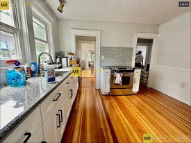 19 Sunset Rd, Unit 1 in Somerville, MA - Building Photo