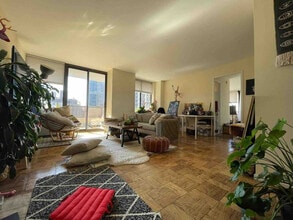 330 E 38th St in New York, NY - Foto de edificio - Building Photo