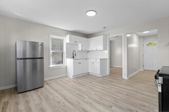 243 N Main St in Norwich, CT - Building Photo - Building Photo