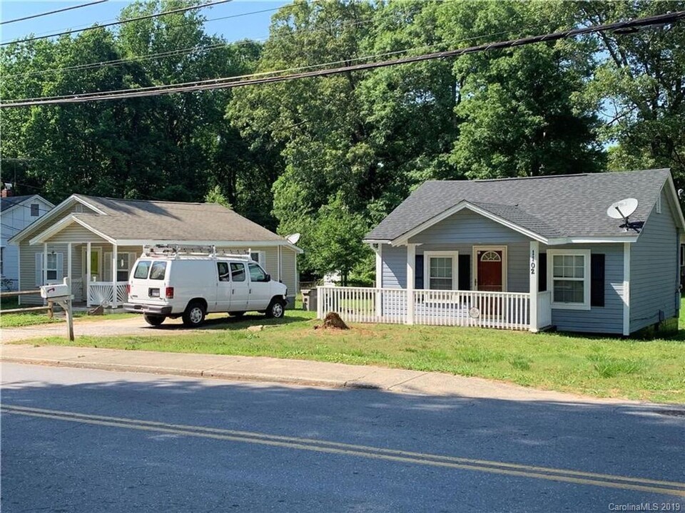 1102 W Davidson Ave in Gastonia, NC - Building Photo