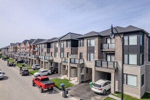 22 Keppel Cir in Brampton, ON - Building Photo