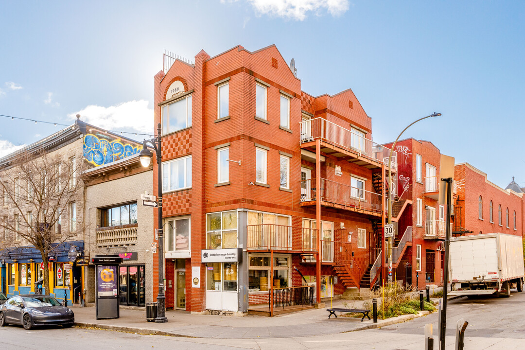 3936 Saint-Laurent Boul in Montréal, QC - Building Photo