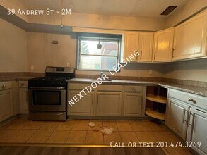 39 Andrew St in Bayonne, NJ - Foto de edificio - Building Photo