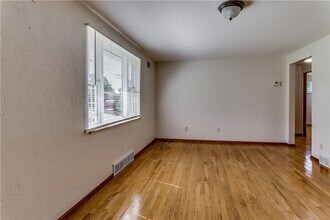 114 Neilson Dr in Clairton, PA - Building Photo - Building Photo