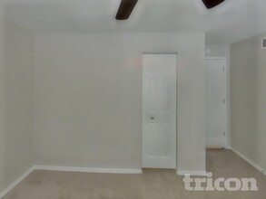 1130 Pinehurst Ln in Schaumburg, IL - Building Photo - Building Photo