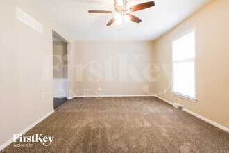 5823 NW Aspen Ln in Kansas City, MO - Building Photo - Building Photo