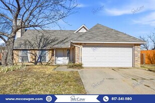 911 Wellridge Dr in Arlington, TX - Building Photo