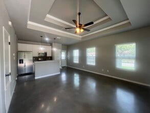901 E Seidemann St in Seguin, TX - Building Photo - Building Photo